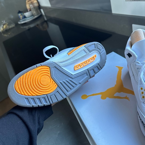 Women’s Air Jordan 3 Retro - Picture 8 of 13